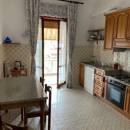 Casa de hóspedes Affittacamere Serravalle Shopping 3*