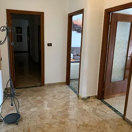 Casa de hóspedes Affittacamere Serravalle Shopping 3*