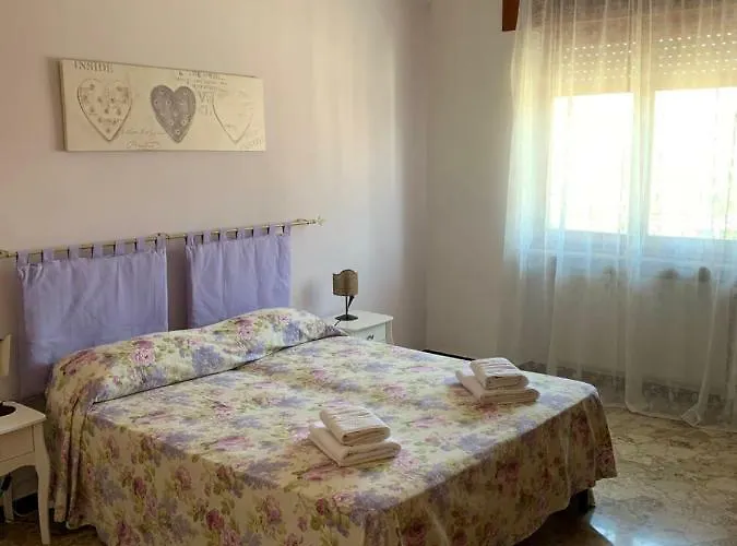 Affittacamere Serravalle Shopping 招待所 塞拉瓦莱·斯克里维亚